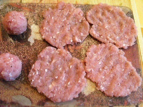 Оригинальные в приготовлении и по вкусу отбивные. Сочные и очень вкусные