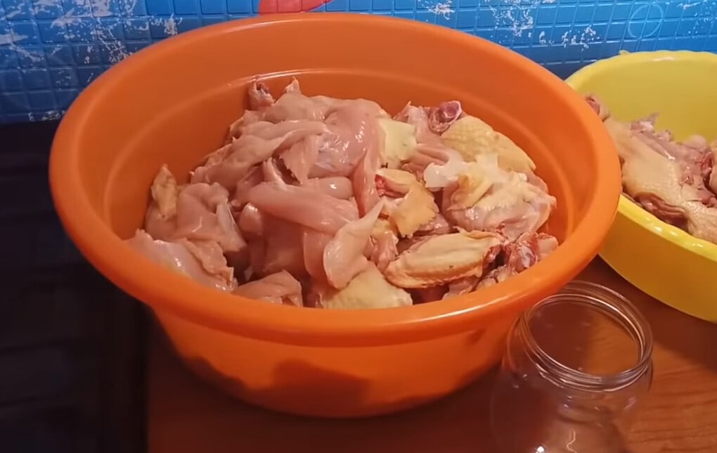 Куриная тушенка для ленивых: вкуснее, чем из магазина