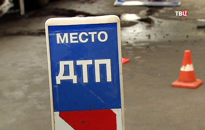 Автомобиль вылетел на тротуар в центре Москвы, двое пострадали Автомобиль вылетел на тротуар в центре Москвы, двое пострадали