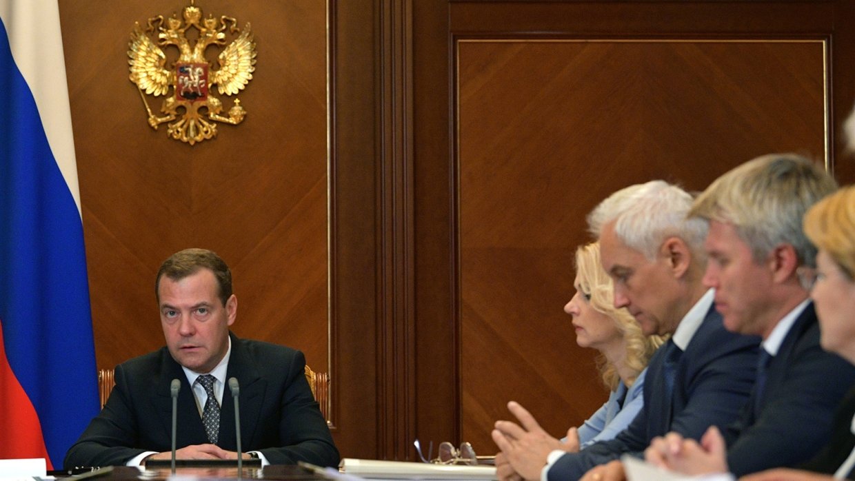 Медведев призвал ликвидировать отходы Байкальского ЦБК до 2020 года