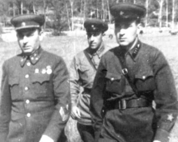 Вы знаете кто автор противотанкого "ежа"? война, изобретения