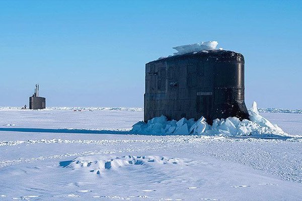 Гордость ВМС США застряла во льдах Арктики во время учебных стрельб по «России»