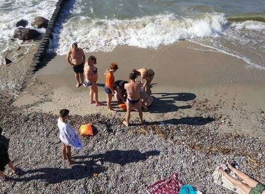 «Дети тонули, спасатели не реагировали»: что произошло на пляже в Зеленоградске