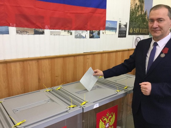 Белик впервые за 4 года надел награду за Русскую весну и выбрал президента