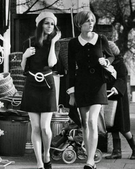 Француженки прогуливаются по улицам Парижа, Франция, 1960 год знаменитости, исторические фотографии, история, редкие фотографии, фото