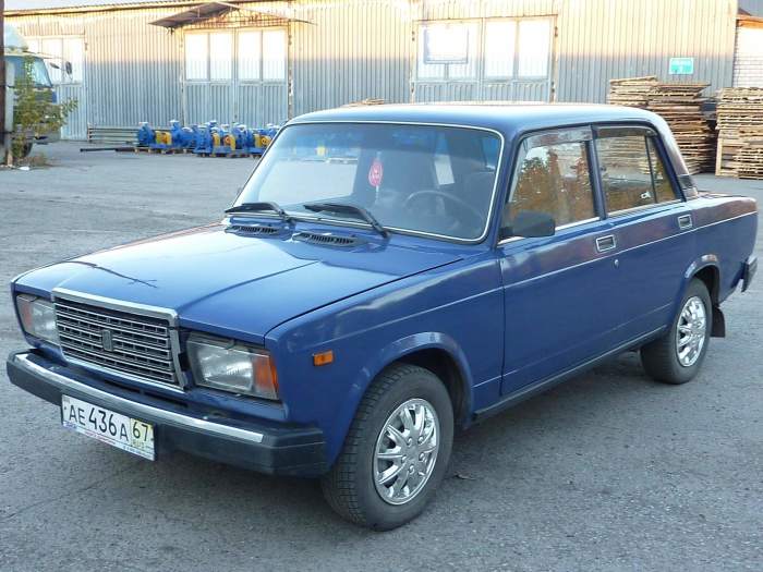ВАЗ-2107, как и «Шестерка», часто угоняется. ВАЗ-2107, как и «Шестерка», часто угоняется.