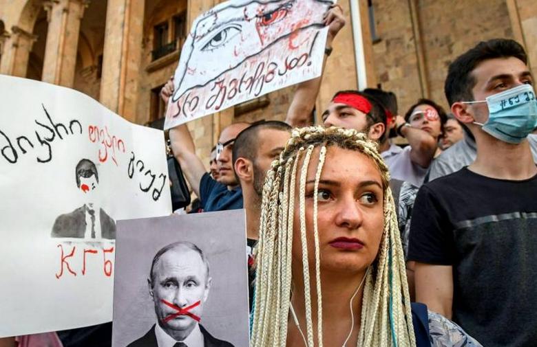 Грузинское безумие: России пора преподать Тбилиси жесткий урок