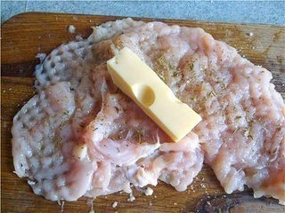 Куриная грудка с сыром в сухарях