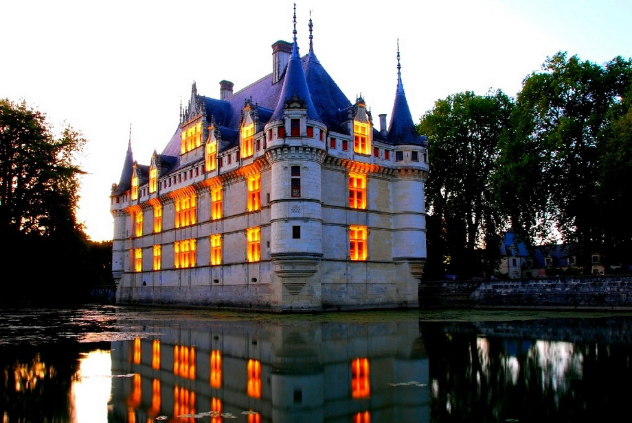 Замок Азе-лё-Ридо. Замки Луары. Франция