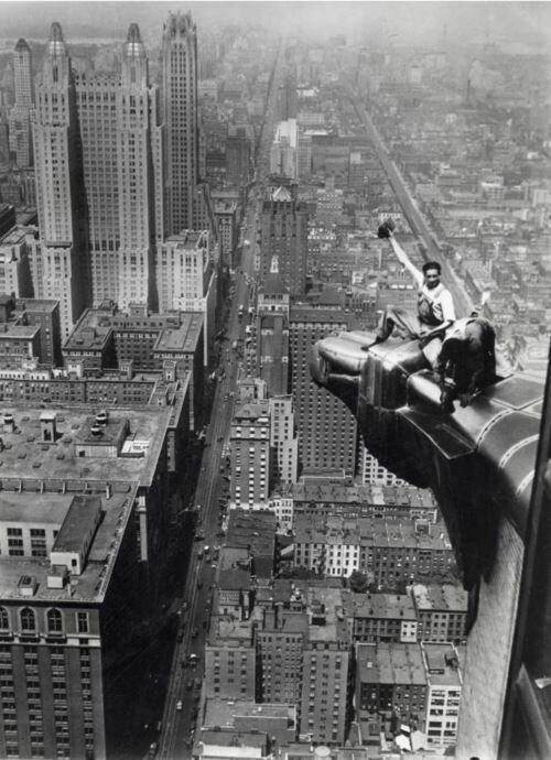 «Эй! Вы там, наверху!» Очистные работы на высотке Крайслер-билдинг. США. 1932 г знаменитости, исторические фотографии, история, редкие фотографии, фото