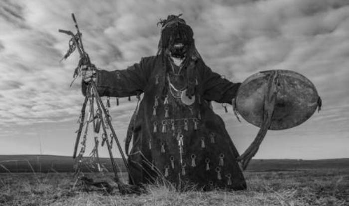 Для шаманов в Якутии всегда использовали воздушные захоронения. Для шаманов в Якутии всегда использовали воздушные захоронения.