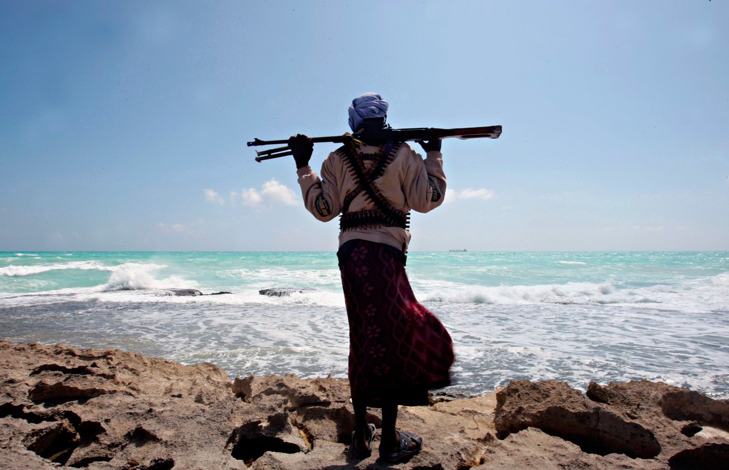 Сомалийские пираты ебут телку в море