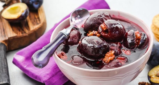 Ароматное сливовое варенье по-грузински… Невероятное вкусное варенье с манящим ароматом корицы и орехов, напоминает по вкусу конфеты! Ароматное сливовое варенье по-грузински… Невероятное вкусное варенье с манящим ароматом корицы и орехов, напоминает по вкусу конфеты!