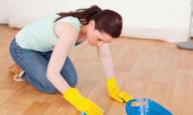 chem-otmyt-linoleum-ot-gryazi-kak-ochistit-chem-mozhno-pochistit-staryy-gryaznyy-linoleum-ot-vevsheysya-gryazi-foto-i-video-3