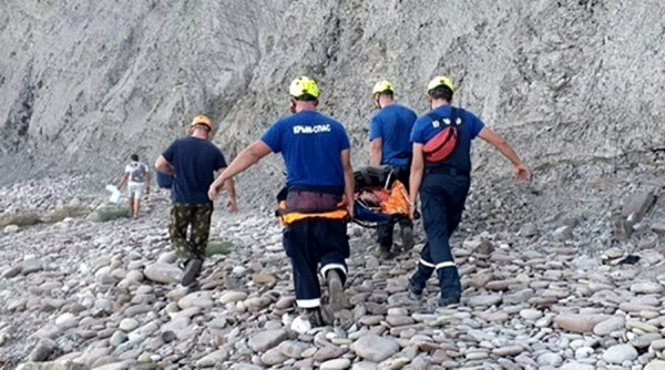 В Крыму мужчина упал с дуба