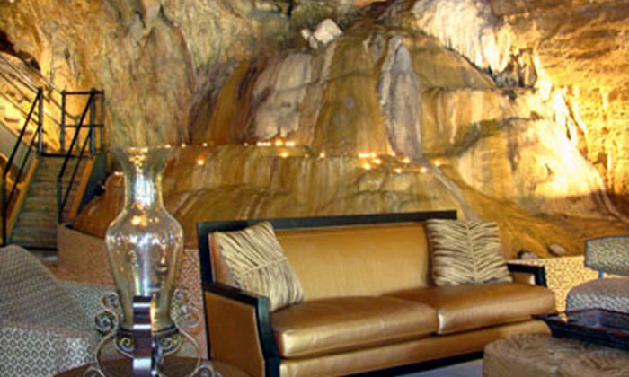 Богато оформленный интерьер Beckham Creek Cave Lodge для любителей роскошного отдыха. Богато оформленный интерьер Beckham Creek Cave Lodge для любителей роскошного отдыха.