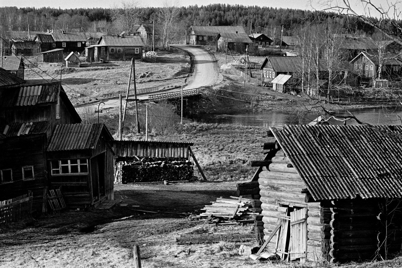 черно белое фото деревни