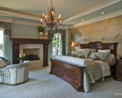 Необычные фотообои на стене спальни