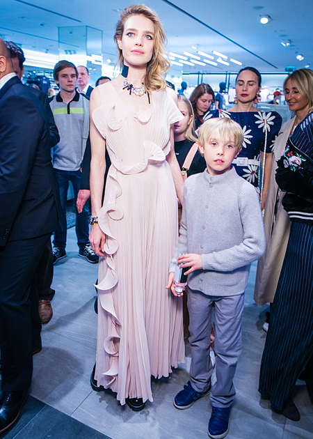 Наталья Водянова с мужем и детьми, Дима Билан, Полина Гагарина и другие на открытии флагмана H&M в Москве