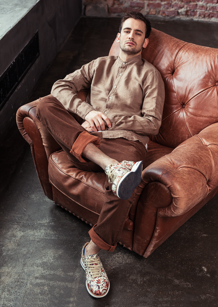 Рубашка, MARINA YACHTING; брюки, MCS; кроссовки, PREMIATA Рубашка, MARINA YACHTING; брюки, MCS; кроссовки, PREMIATA