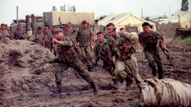 6 самых невероятных подвигов русских десантников, покоривших весь мир В день 85-летия Воздушно-десантных войск вспоминаем героев ВДВ.