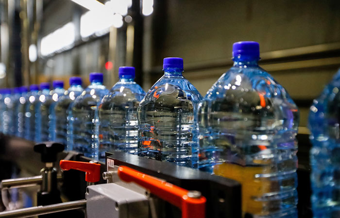 Пейте из под крана: Подделкой оказалось более четверти питьевой воды на российском рынке