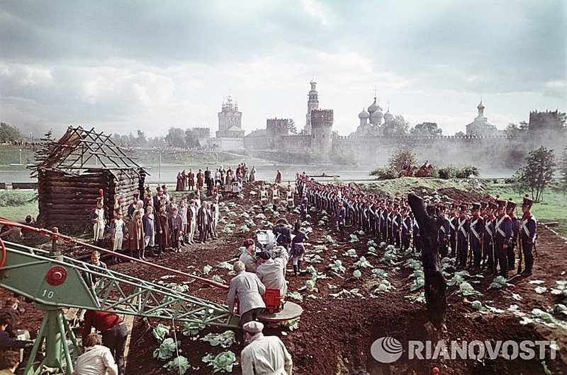 6. На съемках кинофильма по роману Льва Толстого "Война и мир". Режиссер Сергей Бондарчук. Сценаристы Сергей Бондарчук и Василий Соловьев. 1965-1967 годы. Мосфильм. СССР, история, кинематограф, фотографии