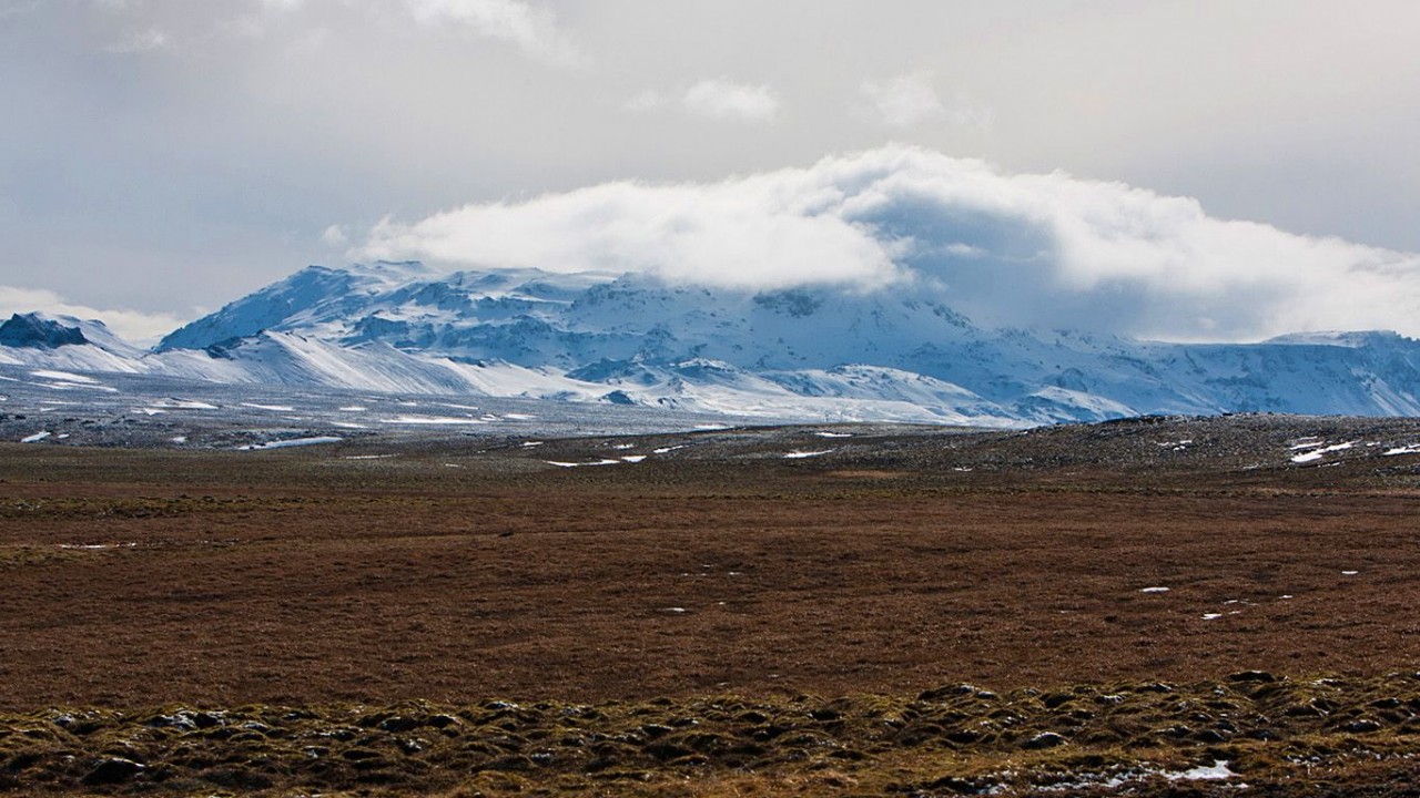 http://esgeo.ru/Foto/Island/Hengill/vulkan_khengidl_izdaleka.jpg