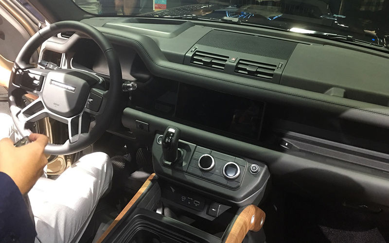Новый Land Rover Defender: он больше не рамный!