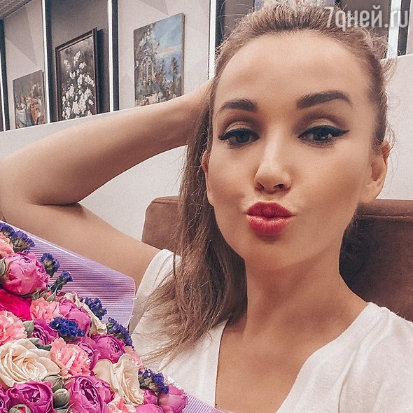 «Какая сексуальная!» Чехова в одних трусиках взбудоражила мужчин