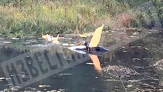 Первые кадры с места падения самолета в реку под Костромой