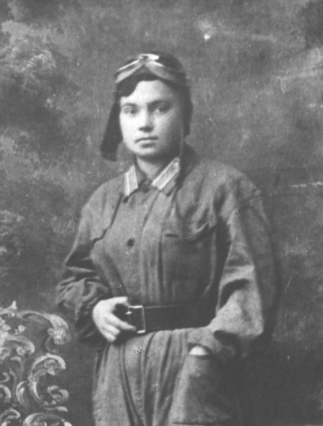 Не многие знают о подвиге Александры Поляковой - единственной женщине, решившейся на огненный таран Не многие знают о подвиге Александры Поляковой - единственной женщине, решившейся на огненный таран