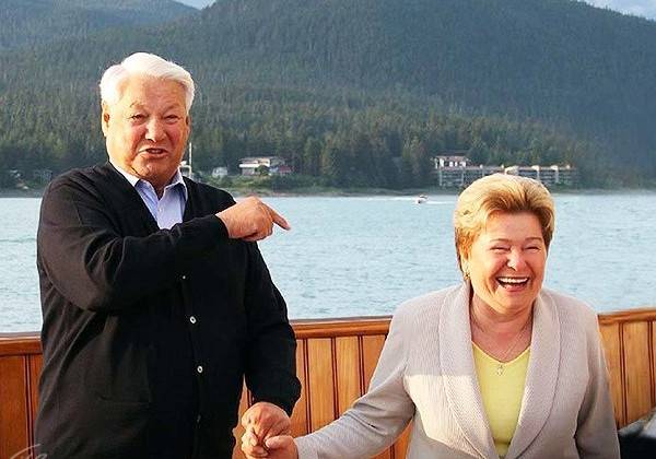«Муж и жена – одна сатана». Образом Ельцина бьют по России
