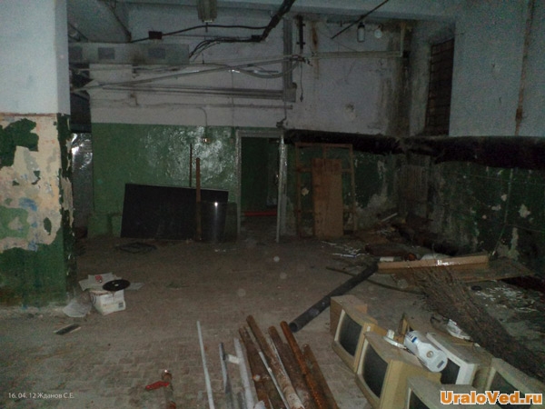 Подвал соседнего дома (бомбоубежище?)