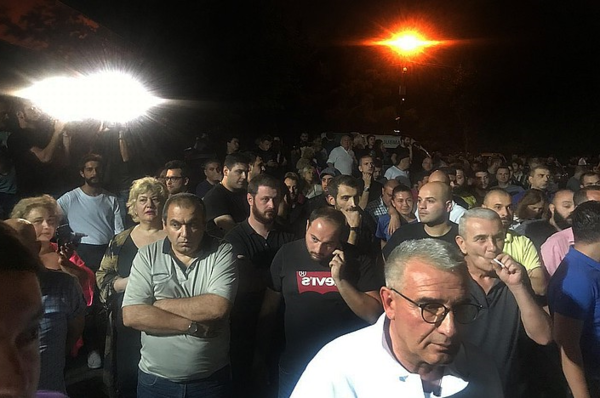 Вот оно грузинское достоинство! Митинг с требованием извинений за мерзкое поведение Габуния.