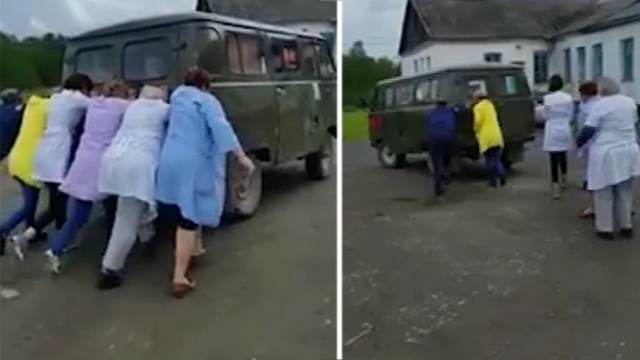 Видео: медики толкают скорую, чтобы она завелась