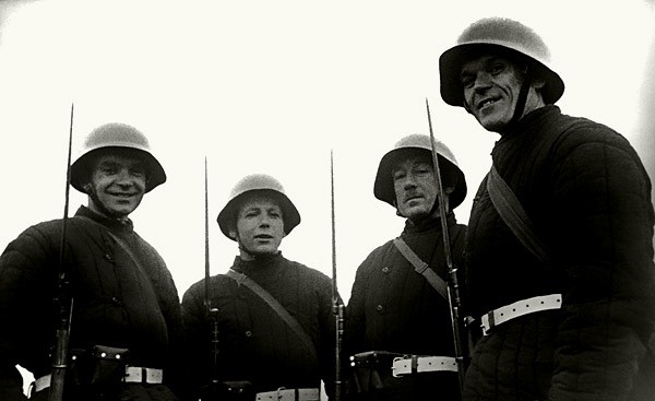 Ленинград, 20 декабря 1943: Составляются проекты восстановления разрушенных электростанций Ленинград, 20 декабря 1943: Составляются проекты восстановления разрушенных электростанций