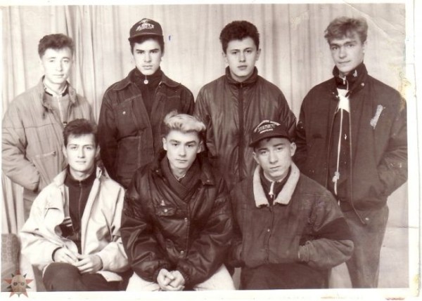 Молодежная мода начала 90-ых Молодежная мода начала 90-ых