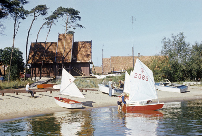 Спортивный яхт-клуб для туристов в поселке Нида, 1981 год. Спортивный яхт-клуб для туристов в поселке Нида, 1981 год.