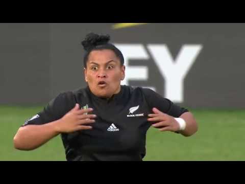 Устрашающий танец хака в исполнении женской сборной Новой Зеландии по регби