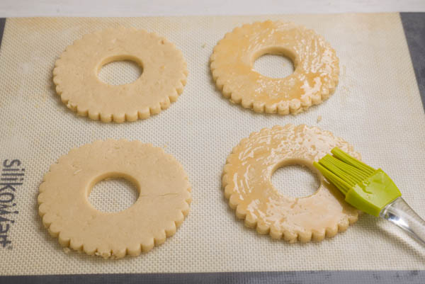 ПЕСОЧНЫЕ КОЛЕЧКИ С ЖАРЕНЫМ АРАХИСОМ ПЕСОЧНЫЕ КОЛЕЧКИ С ЖАРЕНЫМ АРАХИСОМ