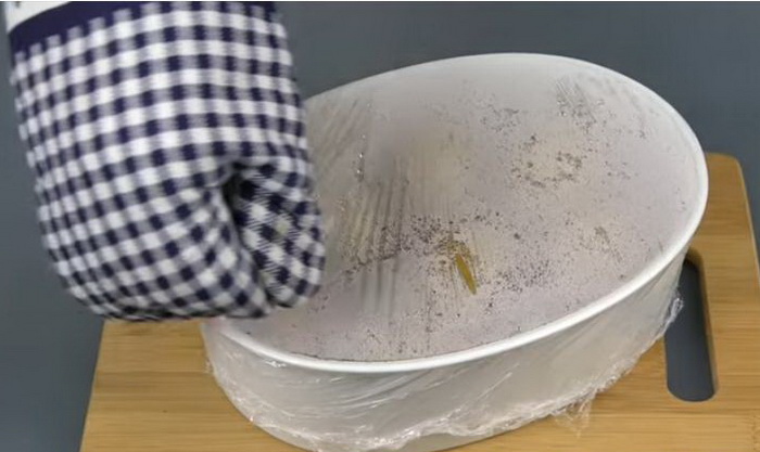 Картофель готовится под пленкой. Картофель готовится под пленкой.