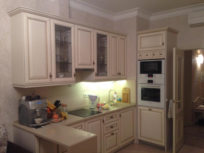 Белая кухня фото, установка духового шкафа на кухне колонна