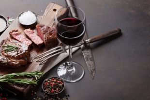 Мясо-вино и капучино-круассан. Когда привычные сочетания продуктов вредны