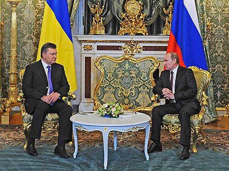 Президент России Владимир Путин (справа) и президент Украины Виктор Янукович во время встречи в Кремле. Фото: РИА Новости