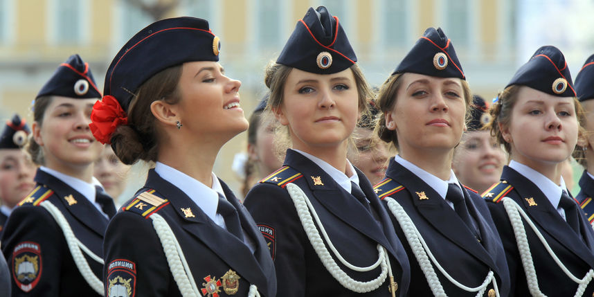 "Шоу Виктории Сикрет отдыхает!" Реакция иностранцев на русских девушек в форме "Шоу Виктории Сикрет отдыхает!" Реакция иностранцев на русских девушек в форме