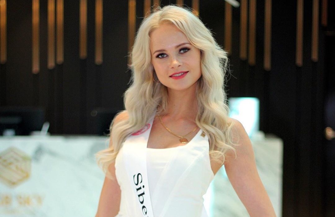 Молоденькая блондинка из России пёхается с репетитором