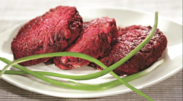 Котлеты свекольные с изюмом. \ Фото: gastronom.ru. Котлеты свекольные с изюмом. \ Фото: gastronom.ru.