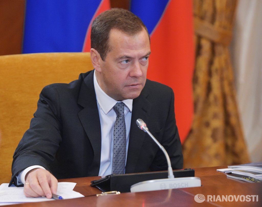 Маккейн пообещал Путину расплату за высланных дипломатов новые фото Маккейн пообещал Путину расплату за высланных дипломатов новейшие фото