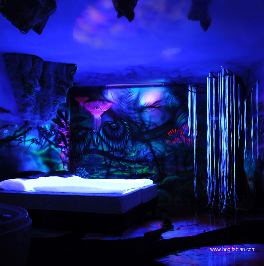 Glowing-murals-by-Bogi-Fabian-wcth06